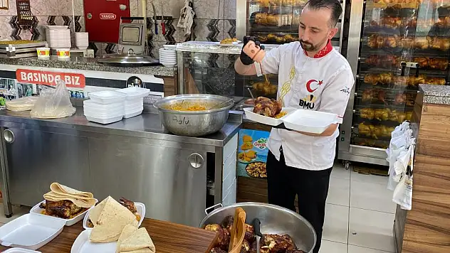 Konyalı esnaf, askıda tavuk uygulaması ile ihtiyaç sahiplerini iftarda sevindirmeye devam ediyor