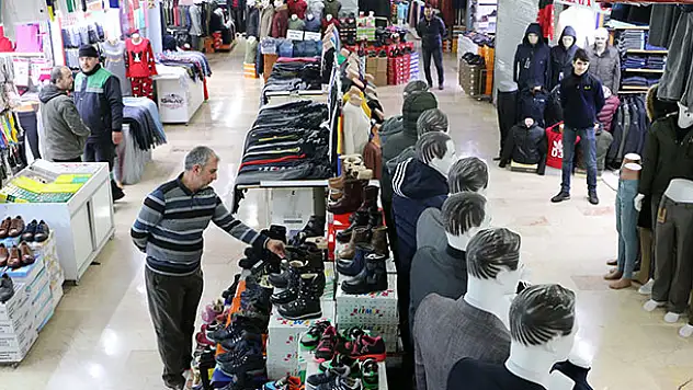 Konyalı esnaf şikayetçi! Sanal alışverişe ilgi artarken, küçük esnafa azalıyor