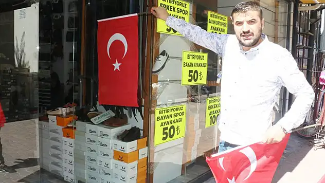 Konyalı esnaflara 5 bin Türk bayrağı dağıtıldı
