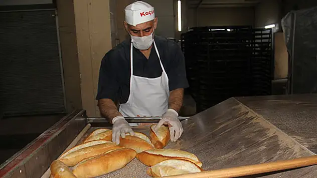 Konyalı fırıncı, yaşlıların ve ihtiyaç sahiplerinin 'Ekmek Teknesi' oldu