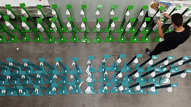 Konyalı firma 'pedallı dezenfektan standı' ile yurt dışına açıldı