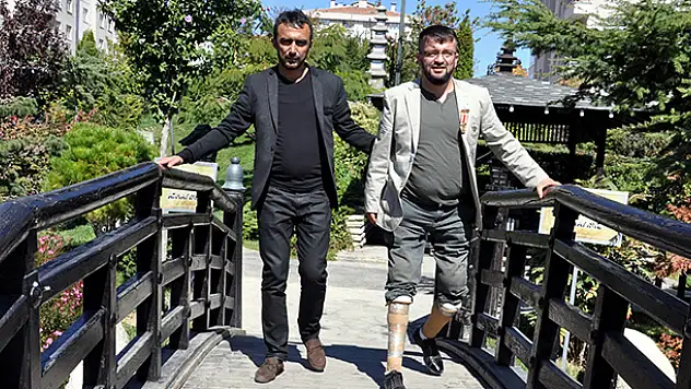 Konyalı gazi kopan iki bacağına aldırmadan 'önce silah arkadaşım' dedi