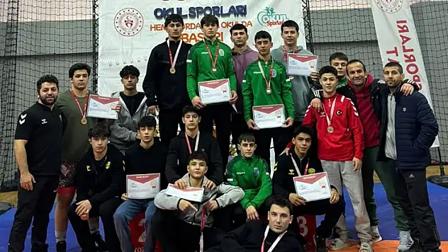 Konyalı güreşçiler, Yozgat'ta madalyaları topladı