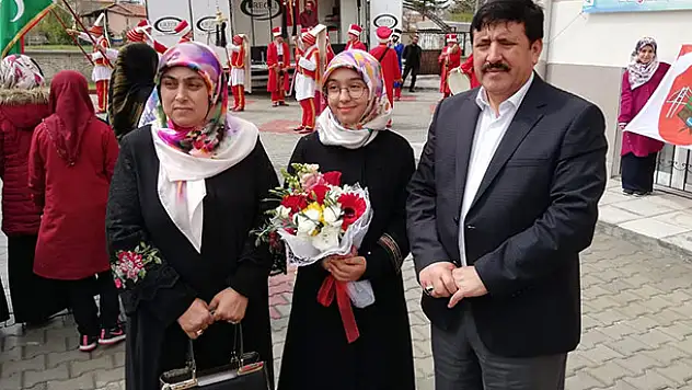 Konyalı hafız Feyza Nergiz dünya ikincisi oldu