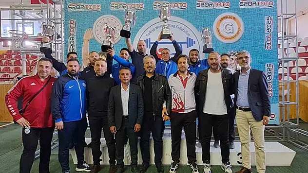 
Konyalı halterciler derecelerle döndü