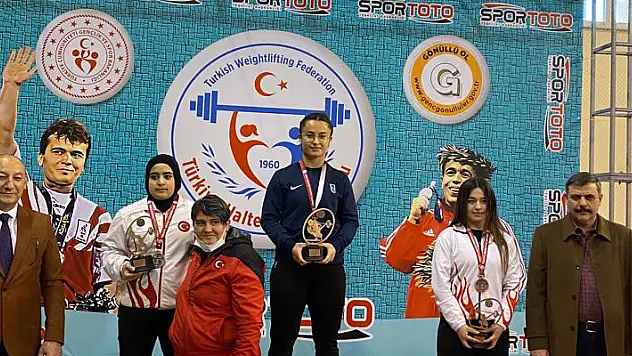 Konyalı halterciler madalyaları topladı 