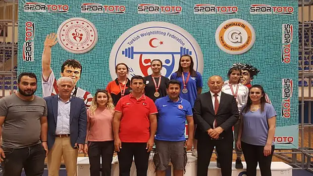 Konyalı haltercilerden 3 gümüş madalya