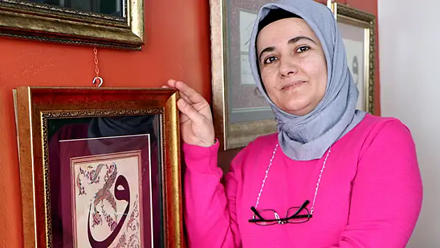 Konyalı hat sanatçısının tabloları yoğun ilgi görüyor