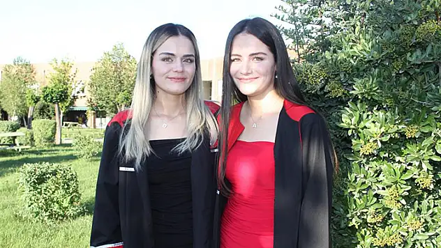 Konyalı ikizler tıp fakültesinden mezun oldu, bölüm birinciliğini paylaştı

