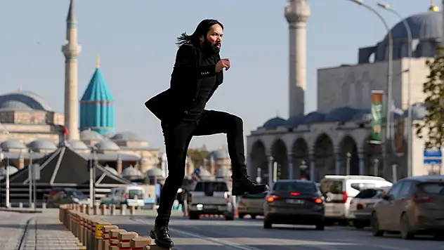 'Konyalı John Wick' yöre diliyle Anadolu'yu tanıtıyor