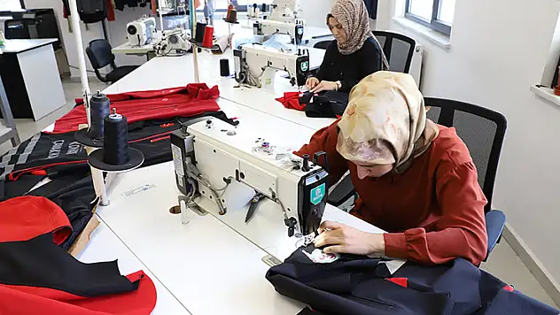Konyalı kadınlar 110 yıl sonra aynı ruhu taşıyarak üniformaları dikti