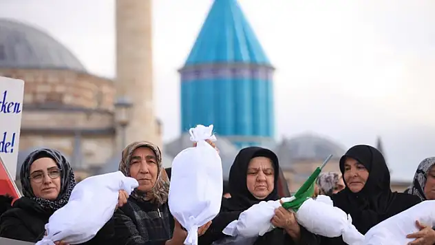Konyalı kadınlardan İsrail'e 'bebek kefenli' tepki