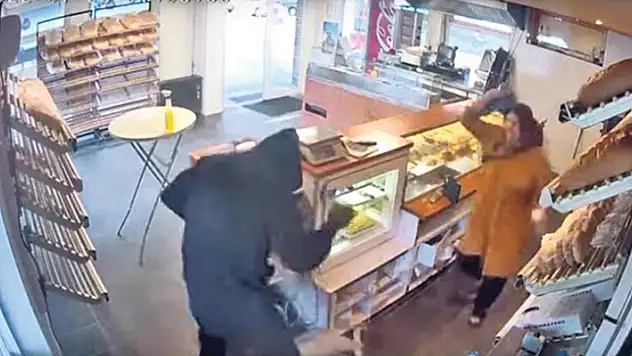 Konyalı Latife satırlı soyguncuyu toz beziyle kovaladı!
