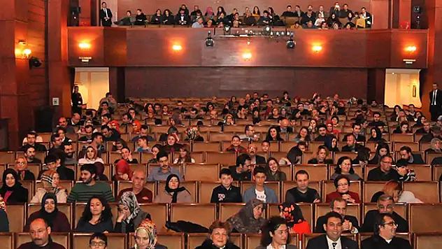 Konyalı makine mühendisleri tiyatroda buluştu
