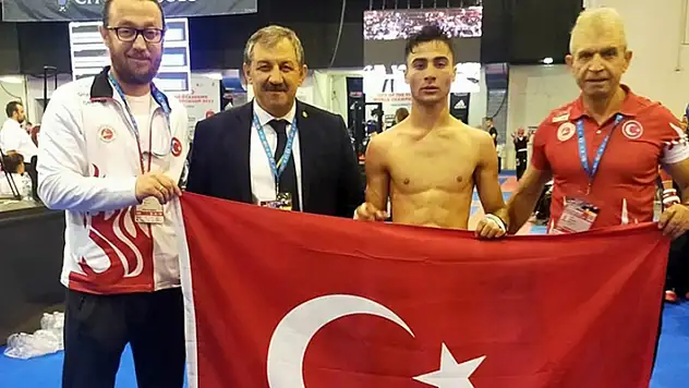 Konyalı milli sporcu Dünya Gençler Kick Boks Şampiyonası'nda altın madalya aldı
