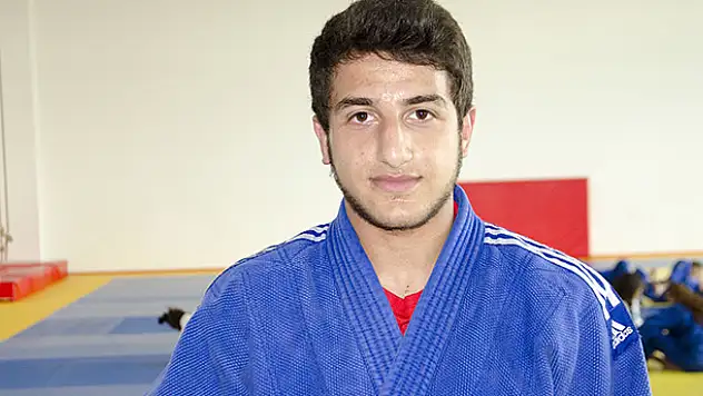 Konyalı milli tekvandocu altın madalya için bacaklarına güveniyor