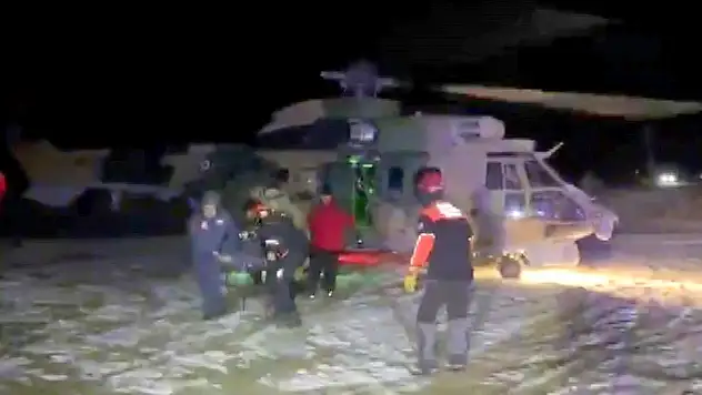 Konyalı öğrenciler mahsur kaldıkları Hasan Dağı'nda helikopterle kurtarıldı