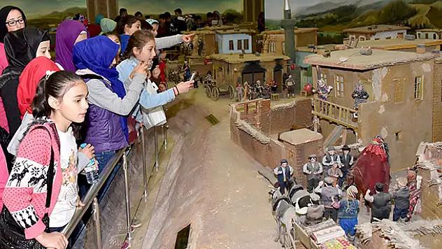 Konyalı öğrenciler tarihi ve kültürel değerleri yakından tanıyor