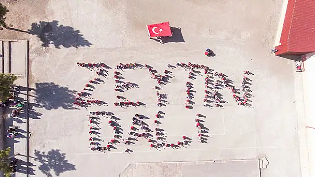 Konyalı Öğrencilerden 'Zeytin Dalı' koreografisi