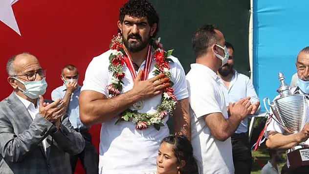 Konyalı pehlivan İsmail Koç memleketinde 'şampiyon' gibi karşılandı
