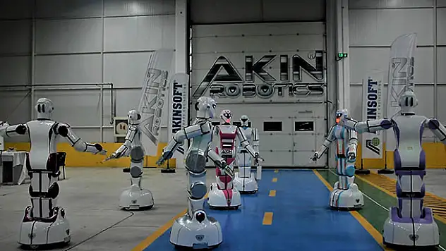 Konyalı robot 'Erik Dalı' oynuyor