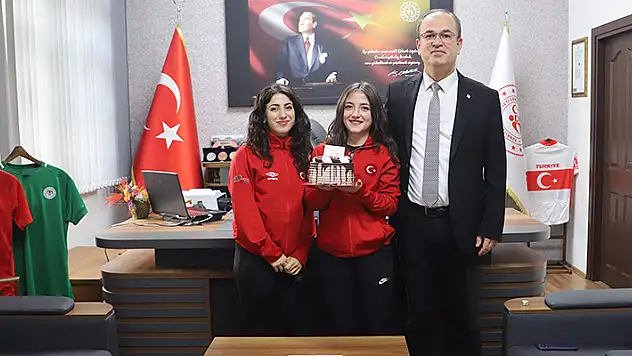 Konyalı şampiyonlardan Şahin'e ziyaret!