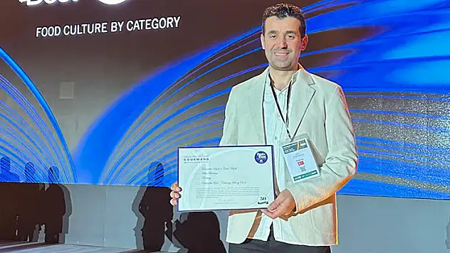 Konyalı Şef Ulaş Tekarkaya'nın kitabı dünyanın en iyisi