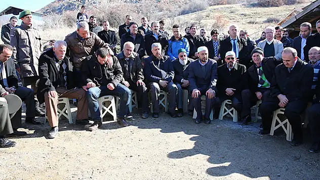 Konyalı şehidin ailesi taziyeleri kabul ediyor