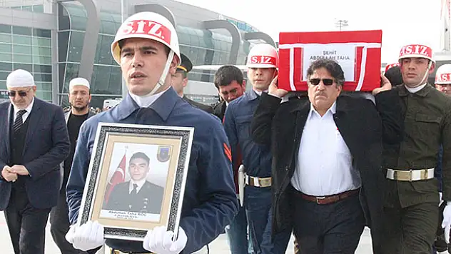 Konyalı şehidin babası oğlunun tabutunu omuzladı