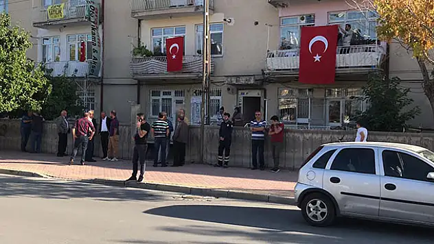 Konyalı Şehidin evine Türk bayrağı asıldı