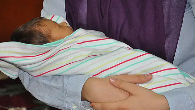 Konyalı şehidin kızı Minik Gökçe babasının kokusuyla uyuyor