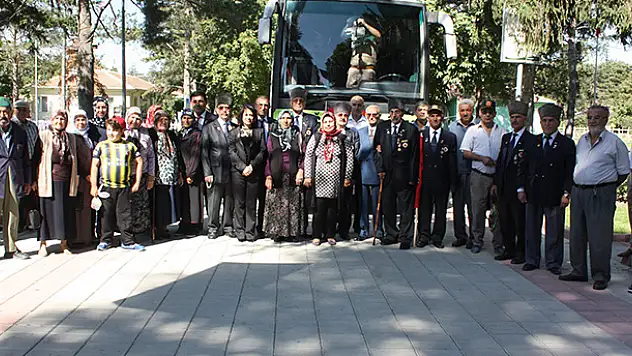 Konyalı şehit aileler Ömer Halisdemir'in mezarını ziyaret ettti