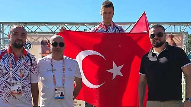Konyalı sporcu, Bulgaristan'da çifte sevinç yaşadı