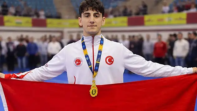 Konyalı sporcu, Hindistan'dan altın madalyayla döndü