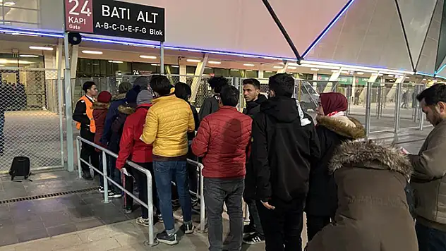 Konyalı taraftarlardan milli takıma destek
