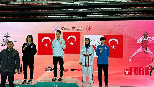 Konyalı tekvandocular madalyaları topladı