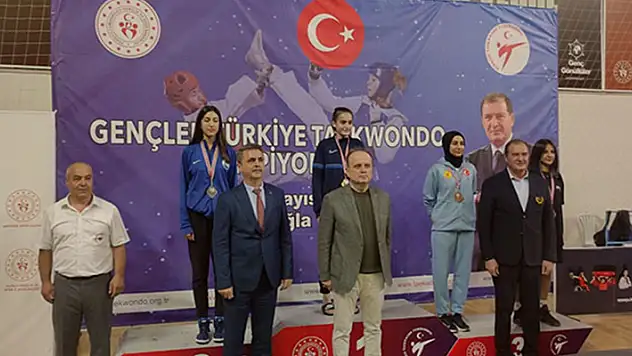 Konyalı tekvandoculardan dört derece