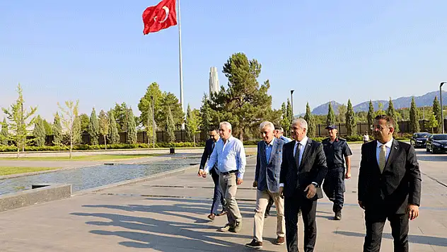 Konyalı Valisi Akın'dan Eti Alüminyum'a ziyaret