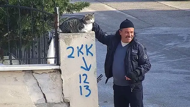Konyalı vatandaşın kediyle muhabbeti