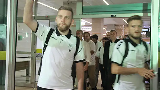  Konyalılar Atiker Konyaspor'u havaalanında karşıladı