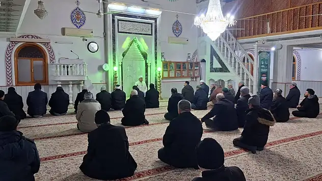 Konyalılar Peygamber Efendimizin 1500. doğım yılı etkinlikleri için sabah namazında buluşuyor