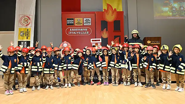 Konya'nın 31 ilçesindeki 1. sınıf öğrencileri itfaiye bilinci kazanıyor
