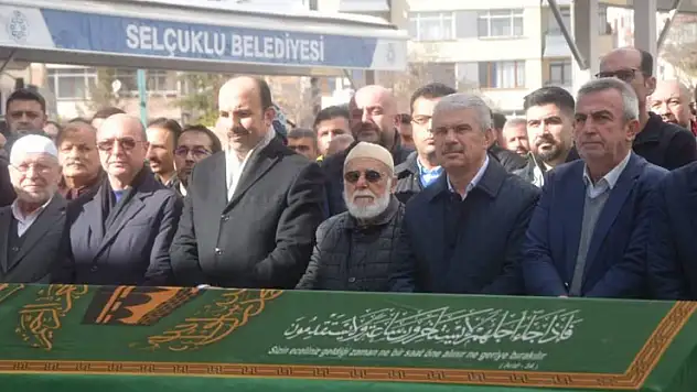 Konya'nın asırlık çınarı dualarla defnedildi