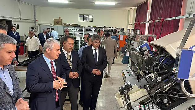 Konya'nın en ucuz ayakkabı kermesini Vali Akın açtı