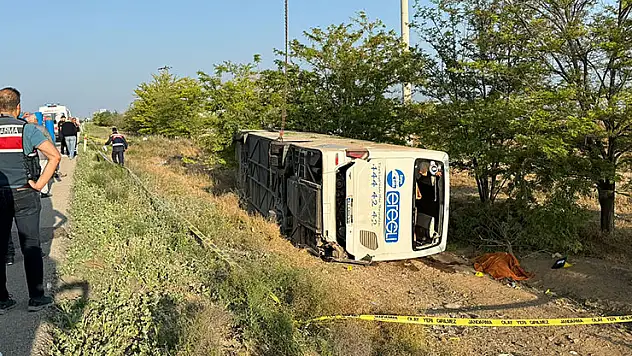 Konya'nın Ereğli ilçesinde yolcu otobüsü devrildi: 1 ölü, 23 yaralı