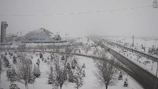 Konya'nın kar güzelliği şehir kameralarından izleniyor
