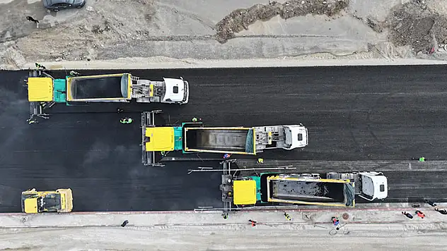 Konya'nın o caddesinde tramvay hattı çalışmaları hızla sürüyor