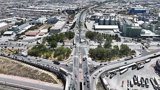 Konya'nın o caddesinde yenileme çalışmaları hız kesmeden devam ediyor