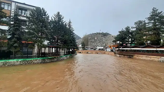 Konya'nın o ilçesinde sular yükseldi, araziler su altında kaldı