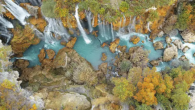 Konya'nın şelalesi yazın ayrı mest ediyor kışın ayrı
